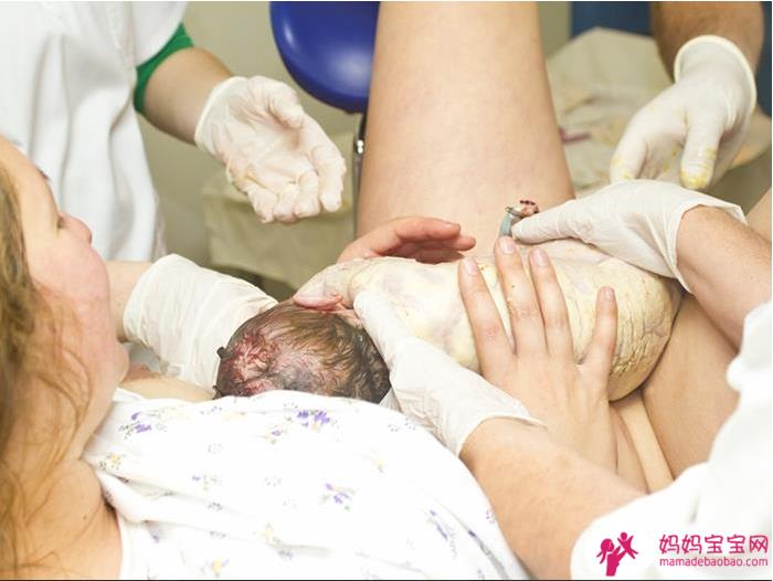 初乳怎么挤?吃到退奶食物怎么办?产后黄金哺乳期该掌握的10个母乳哺喂事项