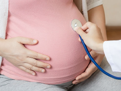 子宫颈黏液是什么？子宫颈黏液颜色偏红正常吗？