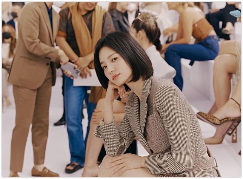 宋慧乔衣领「V到双峰中间」 大片乳白色任人看