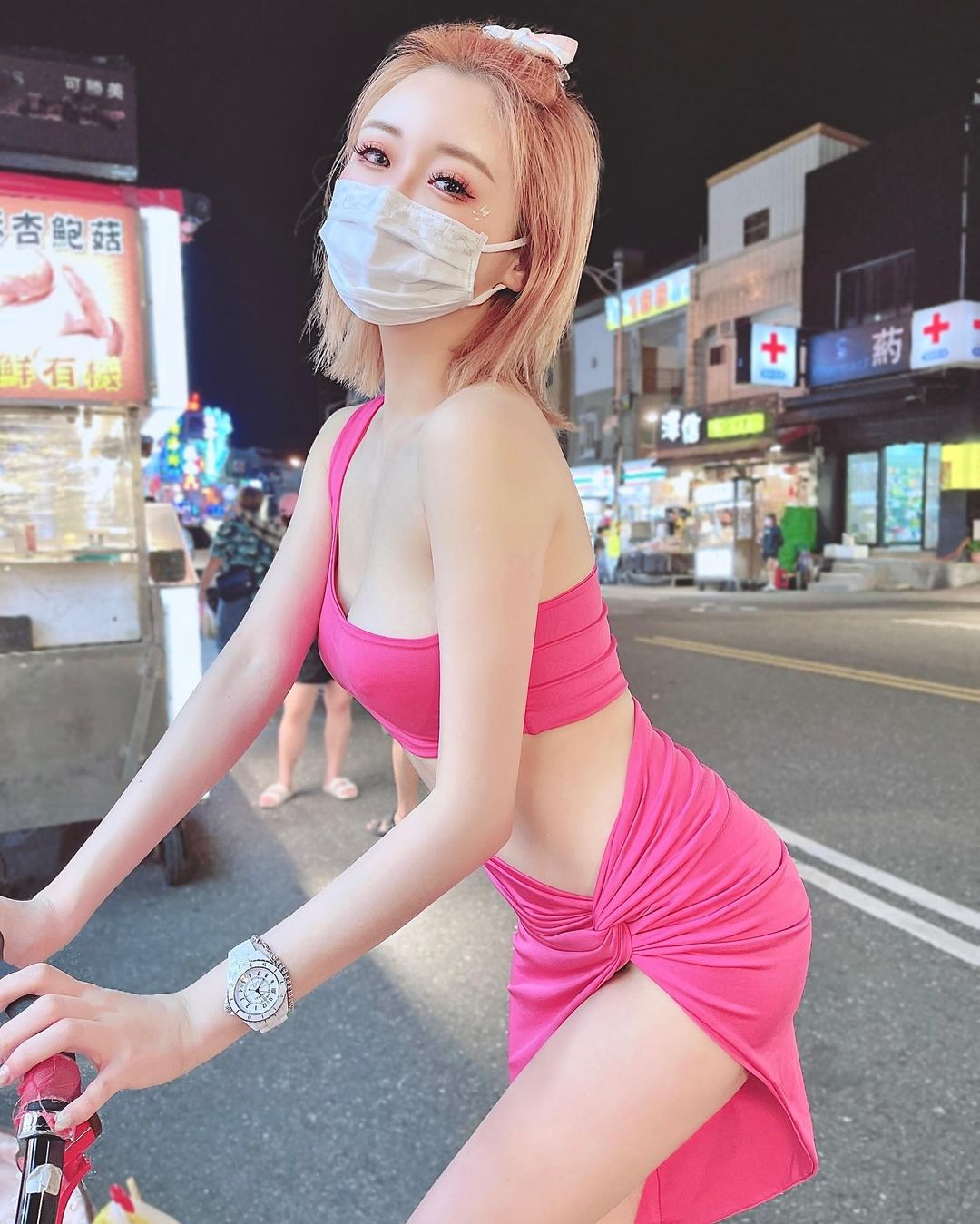 根本穿搭教科书！「叶妮妮」打扮超吸睛男生就算看不懂也会默默按赞