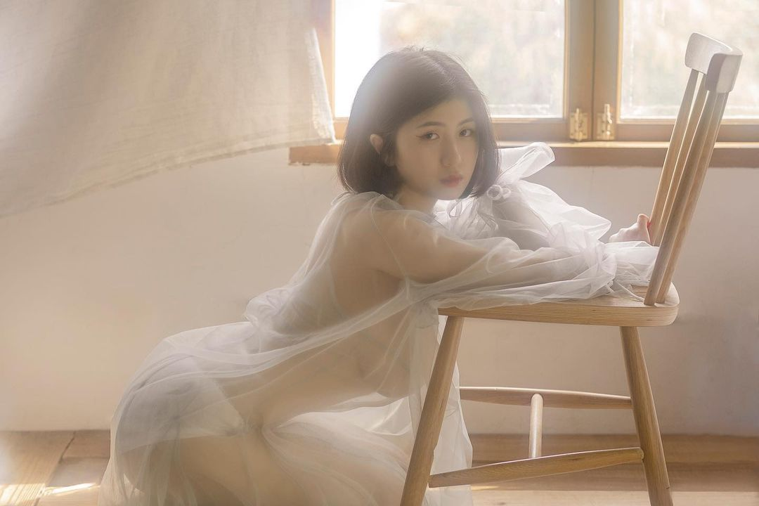 「清新调酒师」减短更显空灵感，薄纱狂透「凹凸嫩体」画面太美