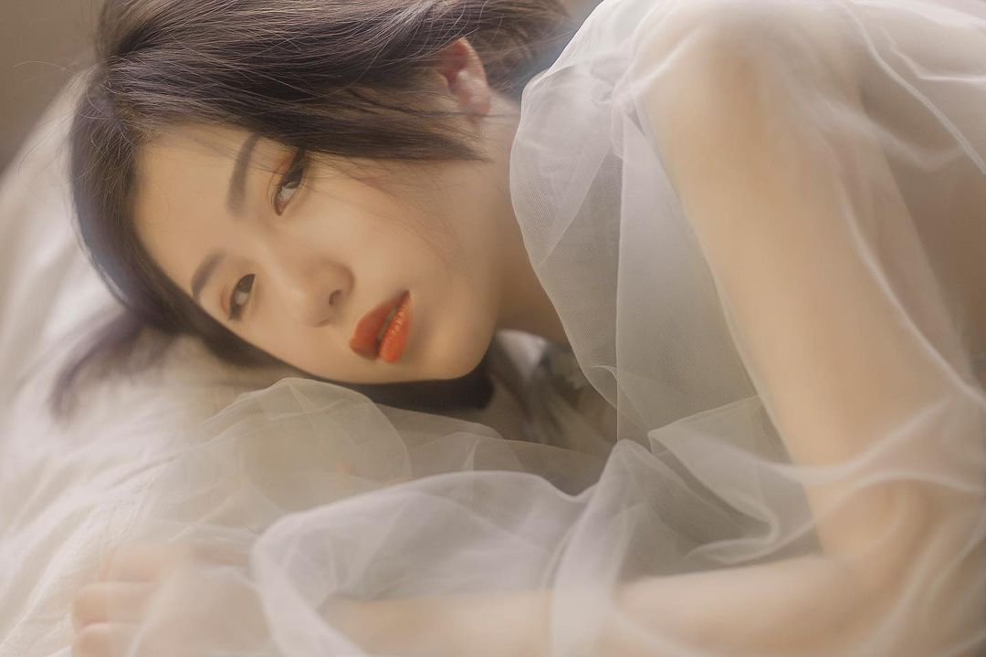 「清新调酒师」减短更显空灵感，薄纱狂透「凹凸嫩体」画面太美