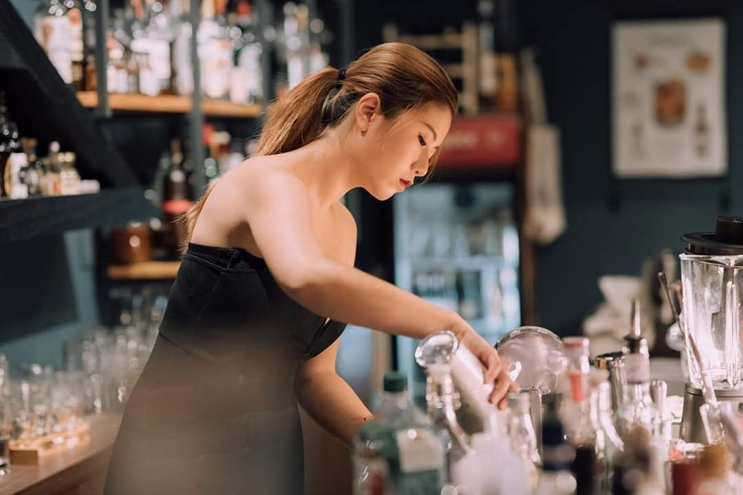 「清新调酒师」减短更显空灵感，薄纱狂透「凹凸嫩体」画面太美