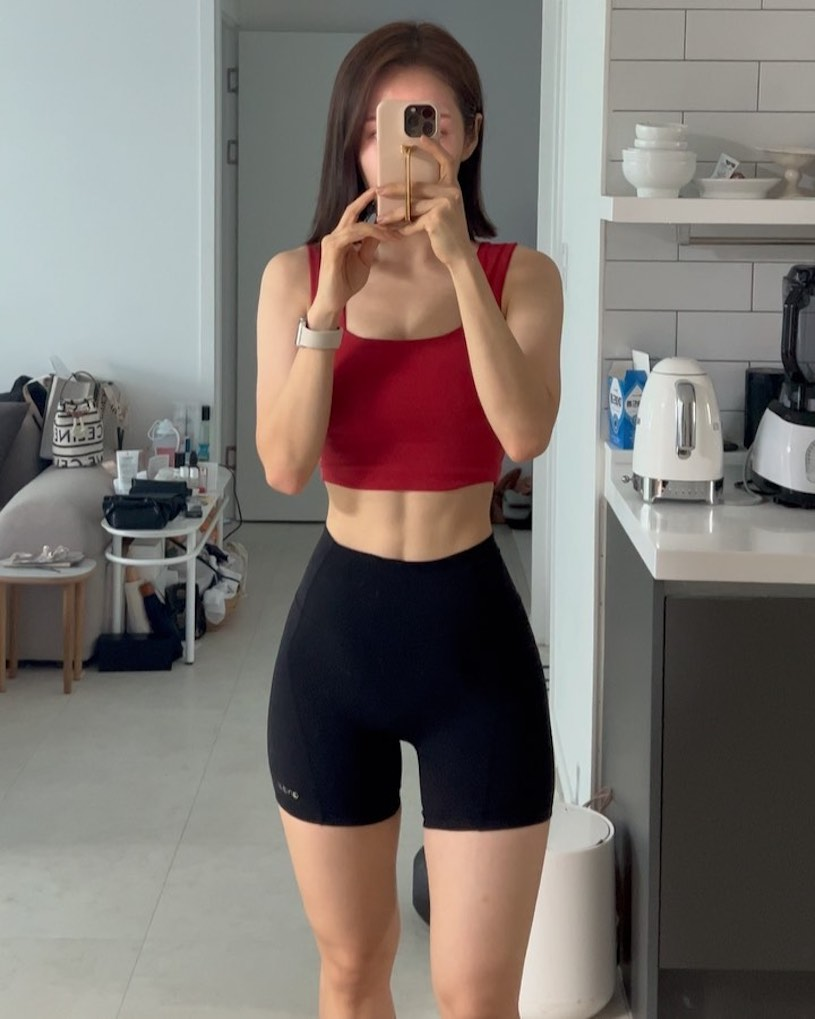 经常请吃饭的漂亮姐姐！「紧实有致的线条」坐对面秒心动！