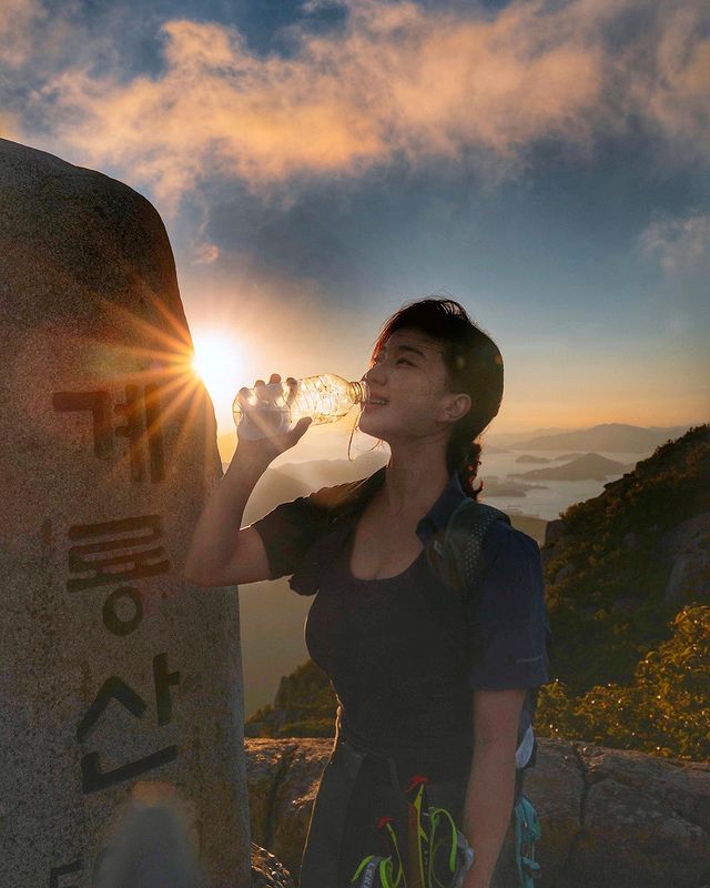 高颜值撞脸！网友疯传巨乳YT「群山中的百万圣熙」竟与白冰冰相似度超高！？