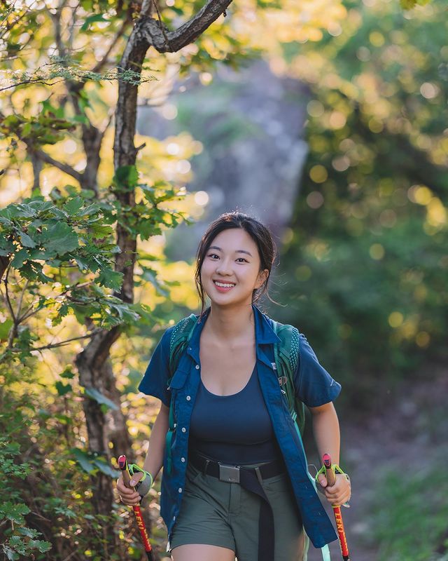 高颜值撞脸！网友疯传巨乳YT「群山中的百万圣熙」竟与白冰冰相似度超高！？