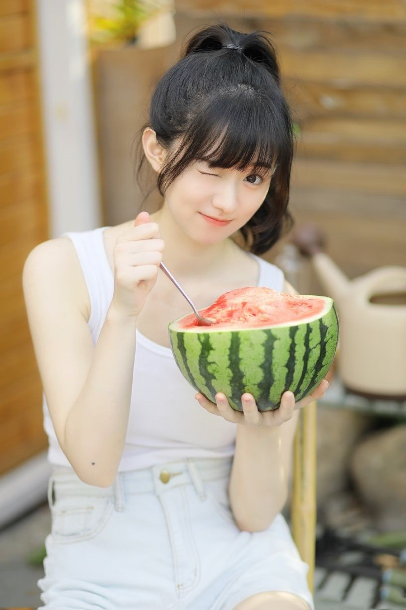 喝宝矿力水得的「超可爱甜妹子」汤音璇「制服美照」太让人恋爱！