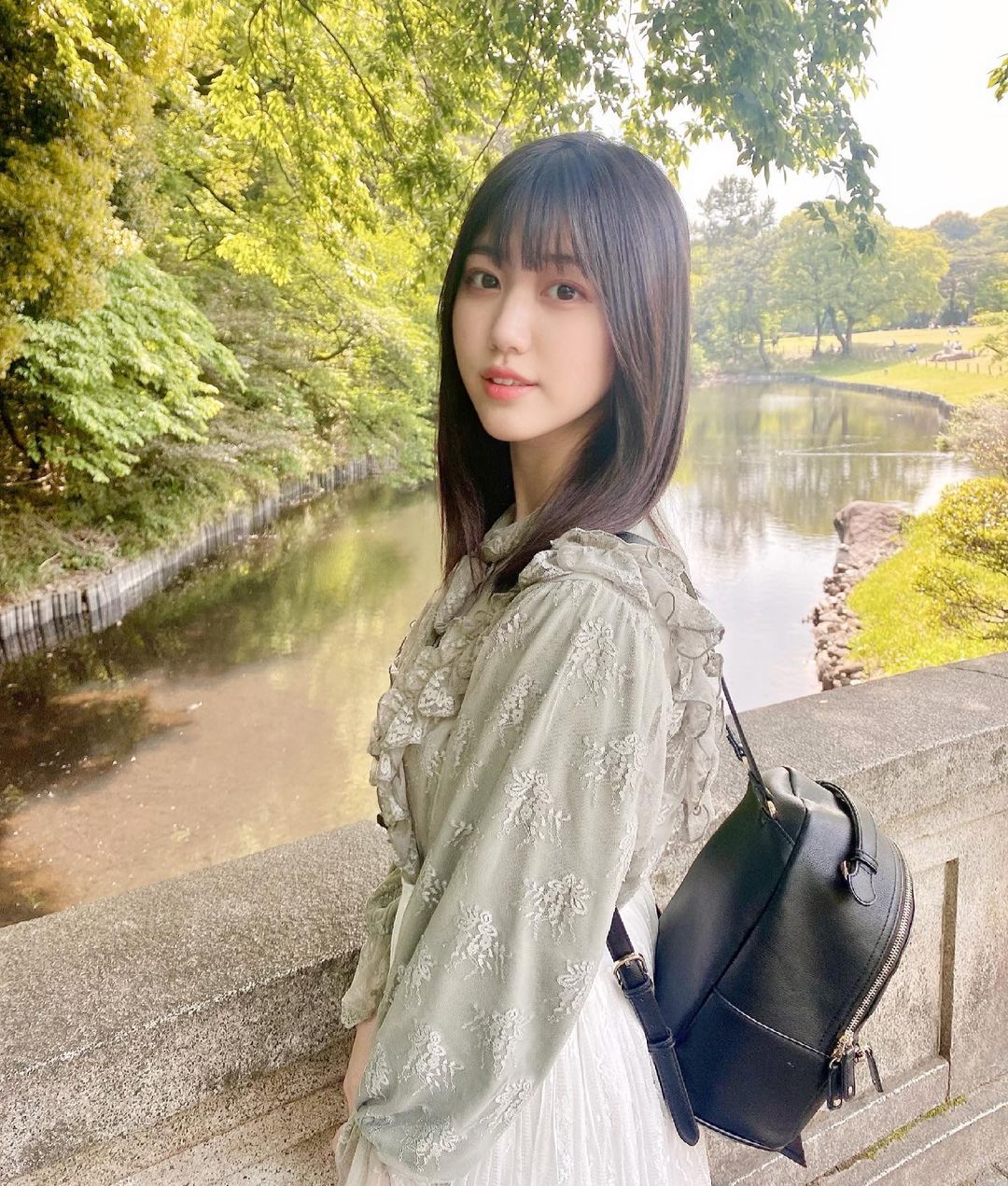 １７岁的笑容！《和泉芳怜》女子高中生「Ｅ乳雪肤」感受初恋般心动！