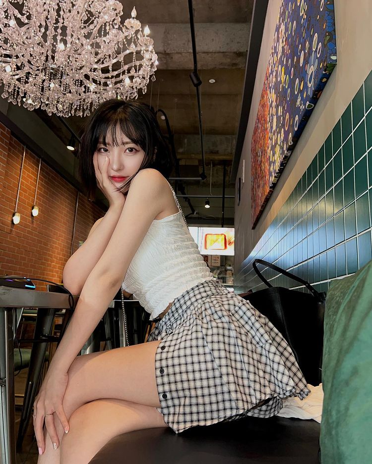 性感辣妹《DJ Nari》高颜值好曲线！色气身材魅惑感满满让人心摇神驰！