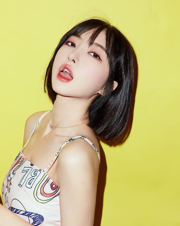 性感辣妹《DJ Nari》高颜值好曲线！色气身材魅惑感满满让人心摇神驰！