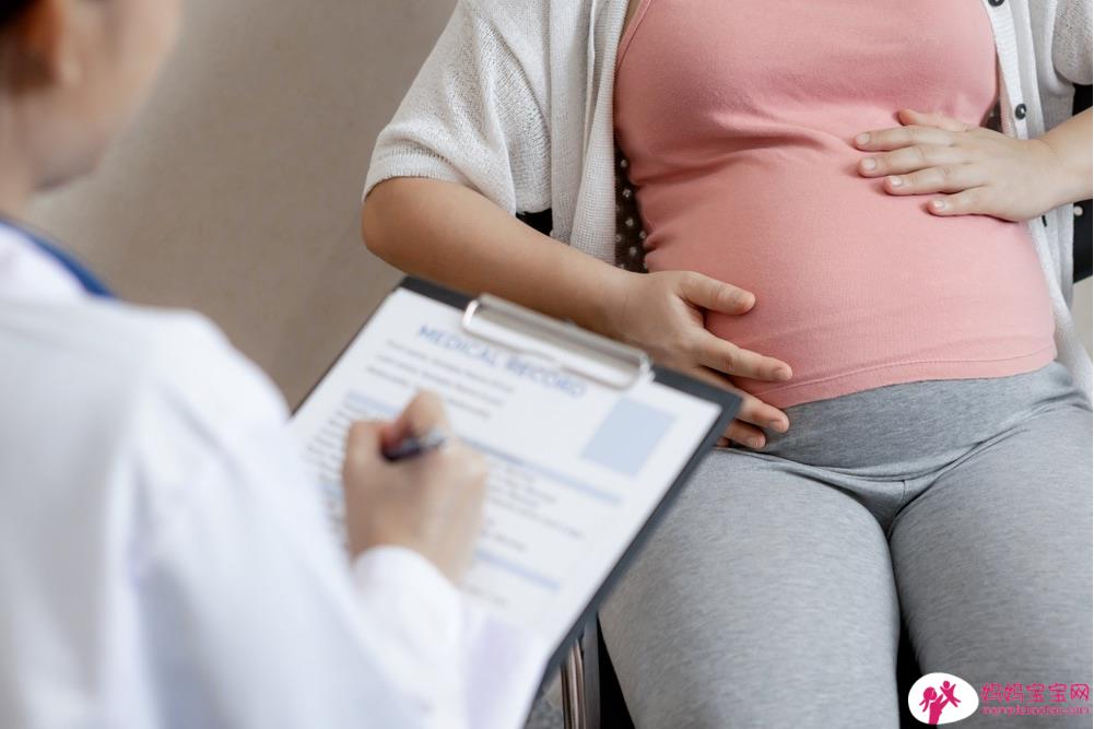 孕肚不明显有问题吗？妇产科医师强调：「胎儿健康跟孕肚大小无关」