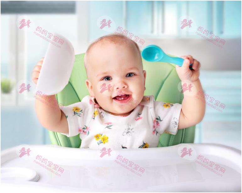 如何培养一个自己吃饭的好宝宝？宝宝自主进食（BLW）全攻略来啦