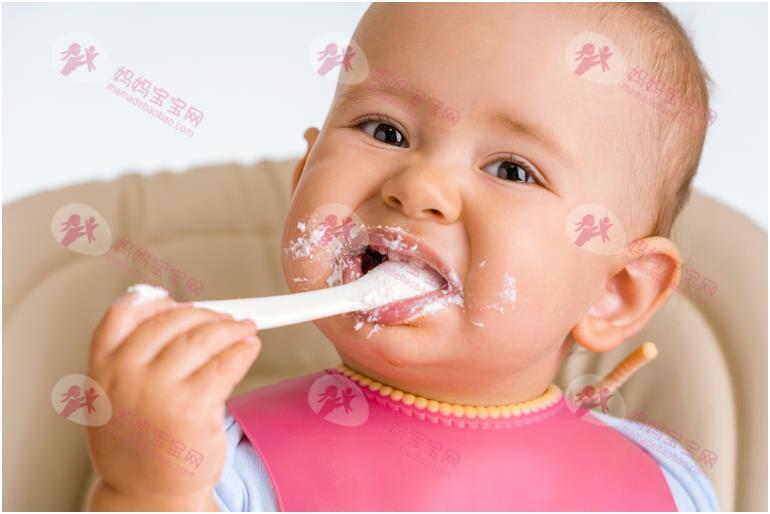 如何培养一个自己吃饭的好宝宝？宝宝自主进食（BLW）全攻略来啦