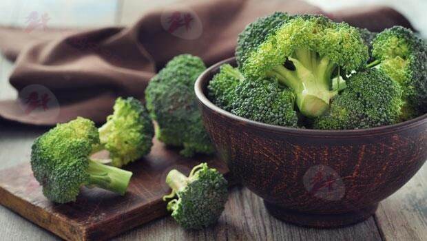 番茄、鲑鱼都入榜！盘点6种「抗衰老食物」，让你越吃越年轻