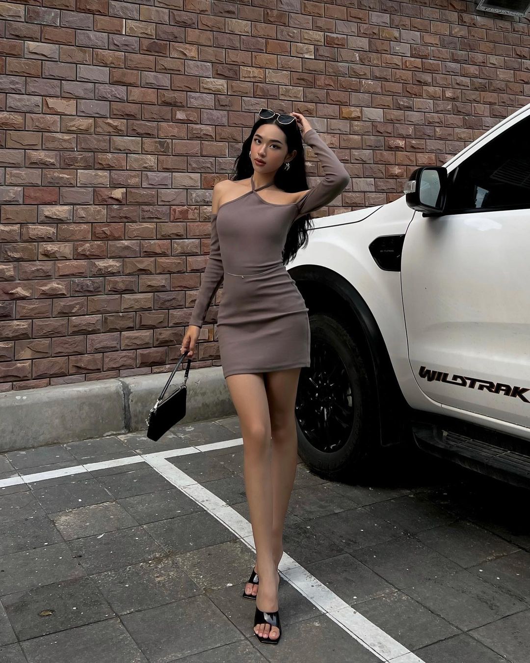 真人版洋娃娃！焦糖辣妹全身上下都是看点超完美比例让人看了好心动