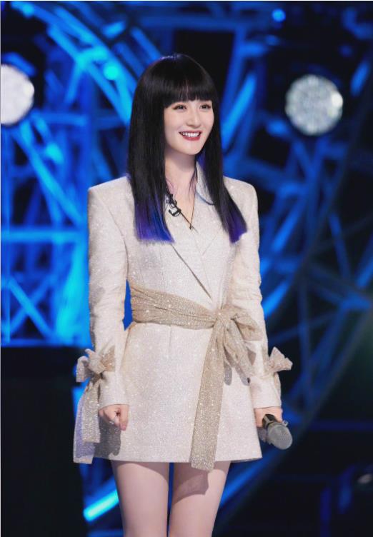 主持人谢娜制止男粉尖叫一句「叔叔」惹王心凌微变脸