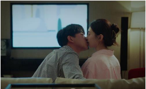 男星对胡歌前女友心动献初吻 被呛：我们只是同事关系