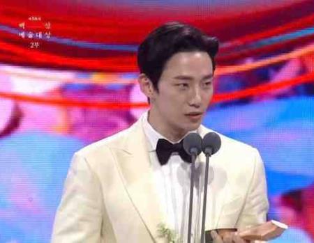 众望所归！聊斋艳谭李俊昊夺视帝金泰梨封视后