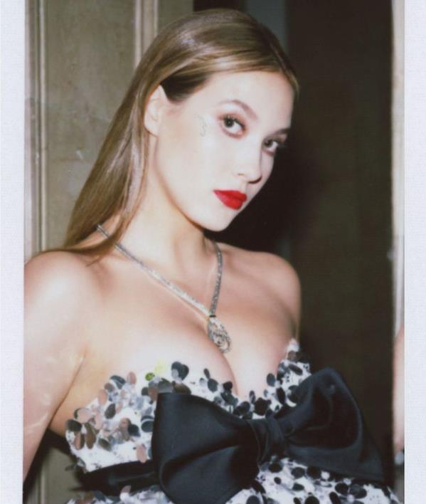 「白雪公主谷爱凌个人资料」藏傲人双峰、蜜大腿运动型学霸备受精品青睐