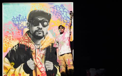 热狗当众被泼油漆 惹Rapper现场集体泪崩