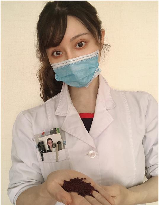 正妹中医脱下白袍成真人版姐姐的朋友 春丽怀孕6个月小腹超平坦惊呆人