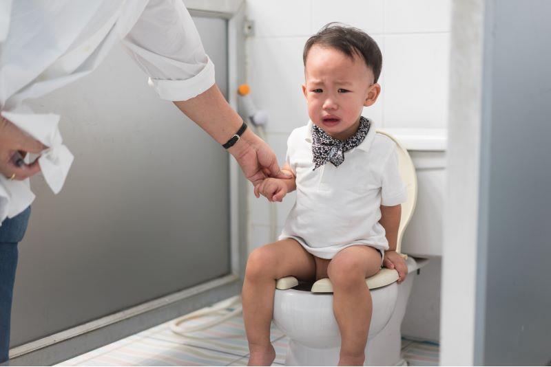 幼儿便秘没有都一样！中医依虚实治疗有别，药物之外．也能以推拿改善状况