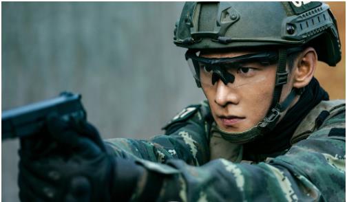 杨洋演特战队员被勒晕出现呕吐反应他痛苦爆：像当兵