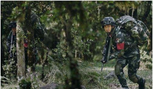 杨洋演特战队员被勒晕出现呕吐反应他痛苦爆：像当兵