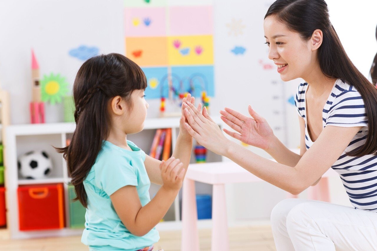 孩子性格内向怎么办？（引导内向的孩子突破自我的4个方法）