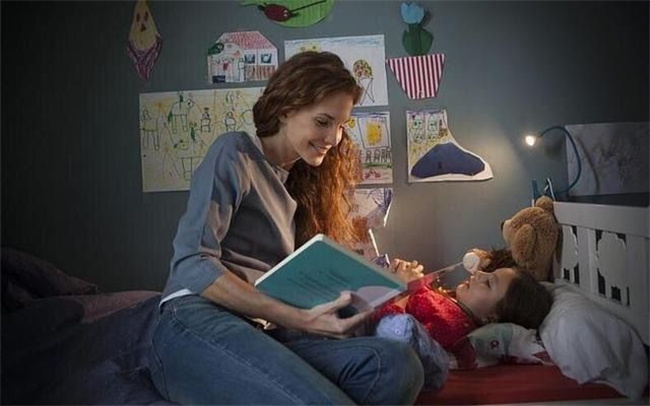 给孩子讲睡前教育故事有什么好处