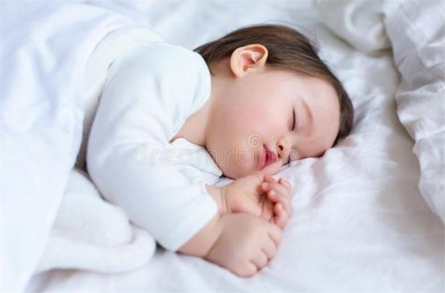 新生儿可以用枕头吗