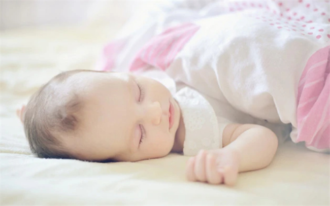 新生儿可以用枕头吗