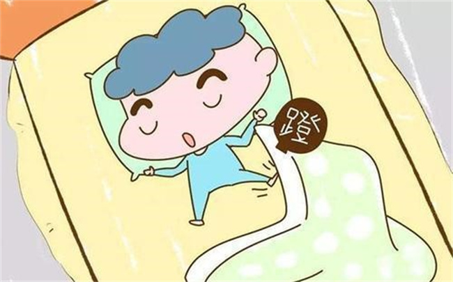 宝宝晚上总爱踢被子是怎么回事