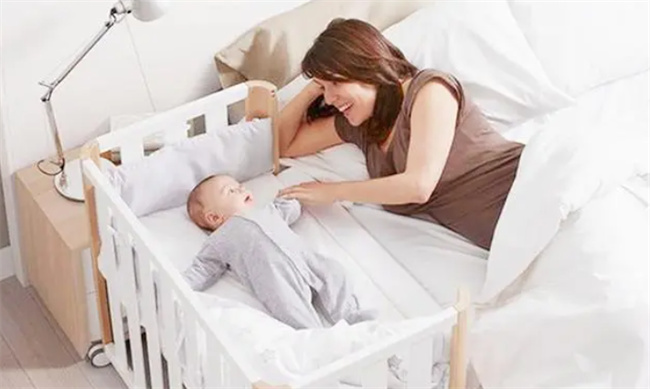 宝宝的脐带多少天会自动脱落（3-15天）