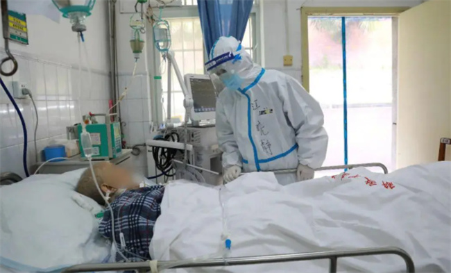 病毒性肺炎的症状有哪些（发热等）