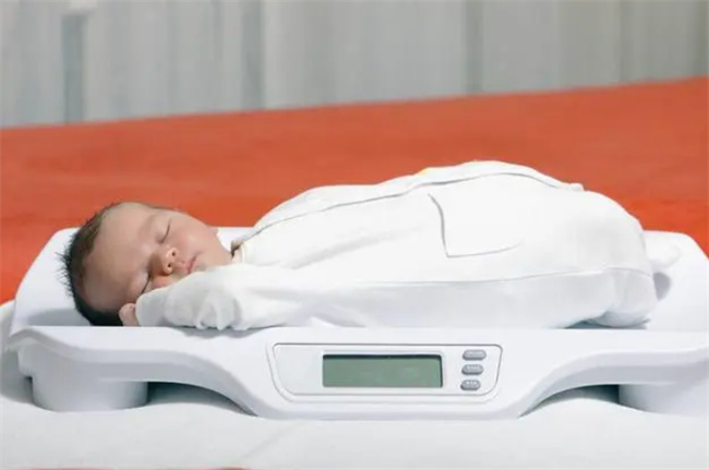 婴儿的衣服被褥应该机洗还是手洗（手洗）