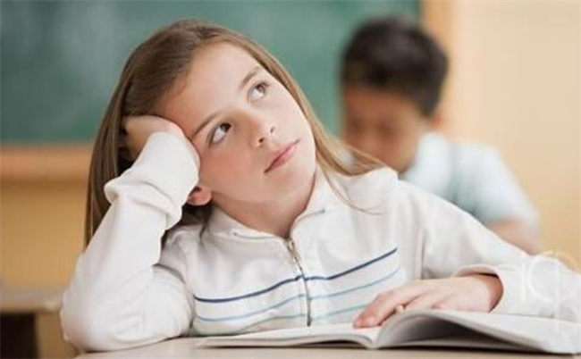 孩子自言自语 家长应该怎样制止（根据孩子情况而定）