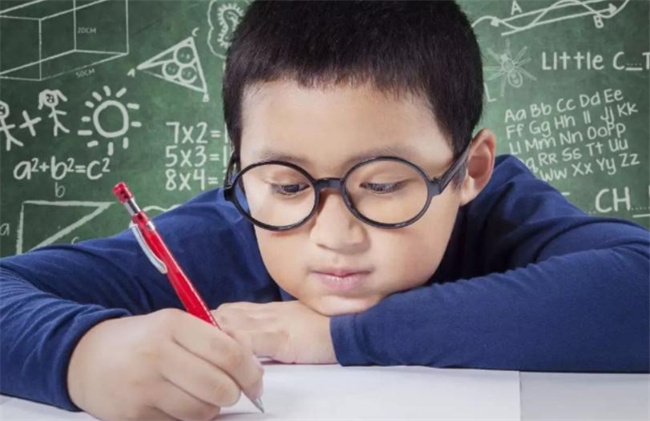 儿童近视眼应该如何防治（户外运动、控制电子产品使用时间等）