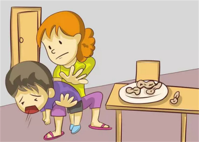 宝宝误吞了异物 家长应该怎么处理（采取正确措施，拨打急救电话）