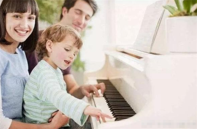 幼儿的艺术细胞应该怎样培养（塑造审美、感知艺术、专项培训）