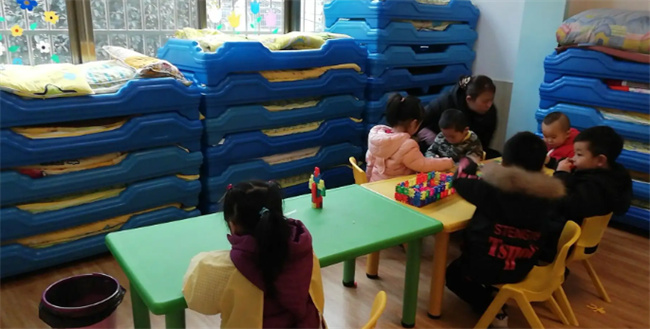 送孩子上全托幼儿园正反观点大PK