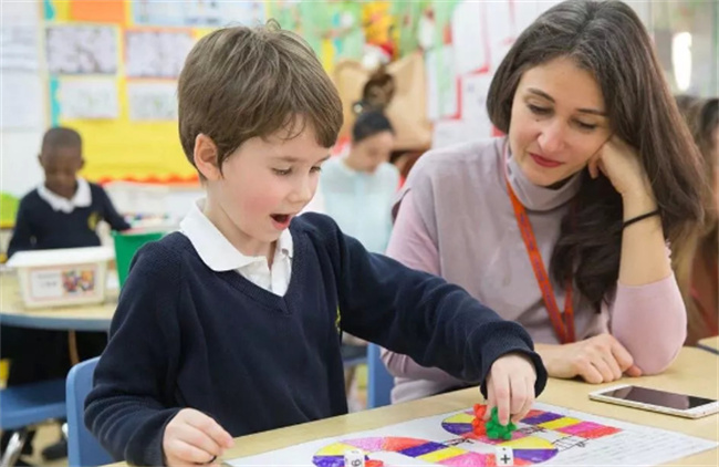 国外的孩子是多大入园