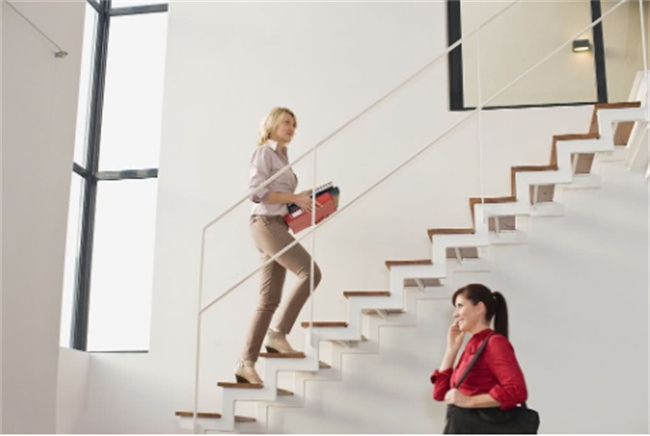 产后爬楼梯可以帮助减肥吗