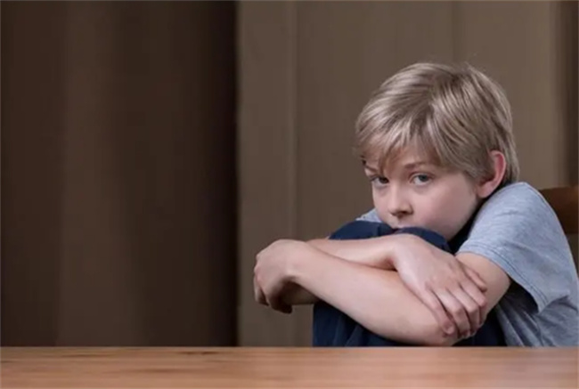 孩子心理脆弱的原因