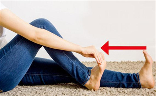 快速缓解小腿抽筋的方法