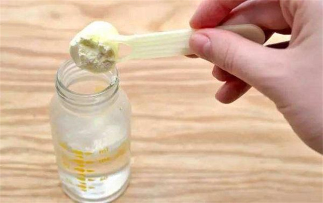 给宝宝选择配方奶粉的注意事项