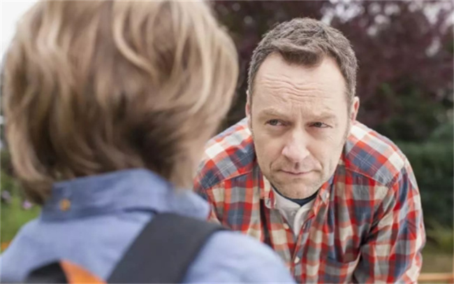 孩子在学校犯了错误家长该怎么做