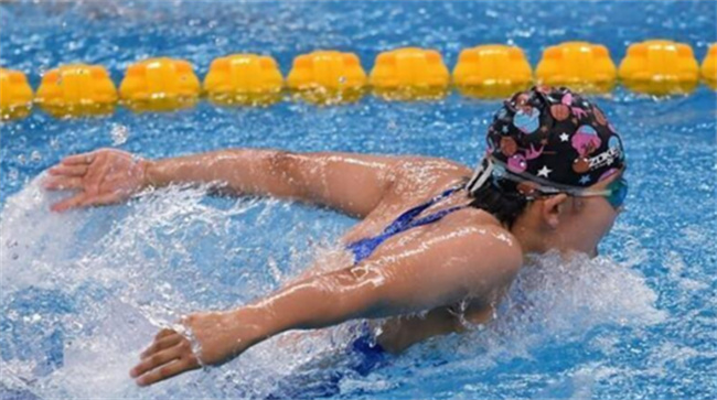 孩子喜欢游泳那么该怎么教导