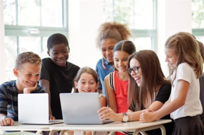 给孩子接触电脑太早会有哪些好处及坏处