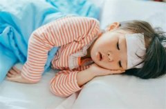 宝宝退热贴要贴多久？如何正确处理宝宝发烧情况？